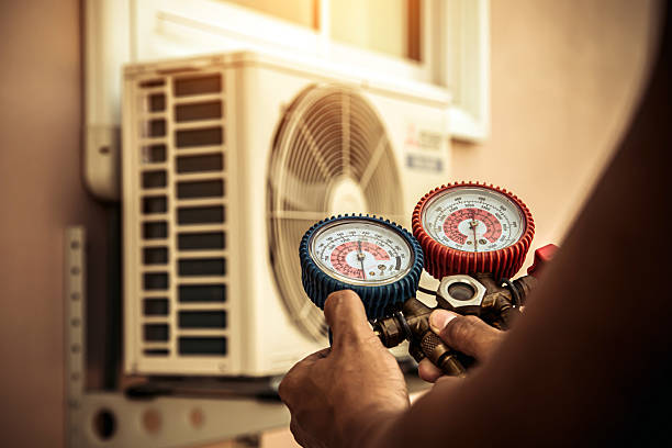 Professional Hvac technician working in Ixonia, WI